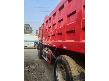 Camion basculantă SINOTRUK HOWO