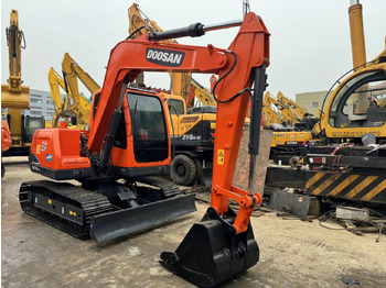 Excavator pe şenile DOOSAN DX75