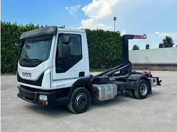 Camion cu cârlig IVECO