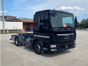 Camion cu cârlig MAN TGL 12.220