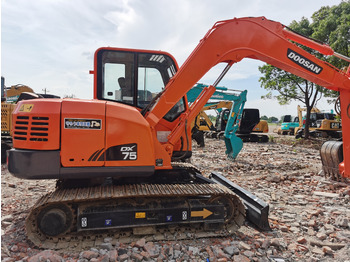 Excavator pe şenile DOOSAN DX75