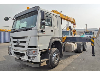 Camion cu macara