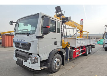 Camion cu macara