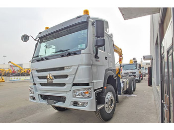 Camion cu macara