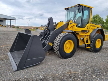 Încărcător frontal pe pneuri CATERPILLAR