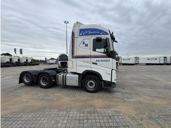 Cap tractor VOLVO