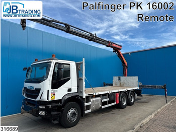 Camion platformă IVECO Trakker