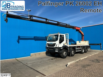 Camion platformă IVECO Trakker