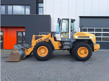 Încărcător frontal pe pneuri LIEBHERR