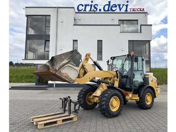 Încărcător frontal pe pneuri CATERPILLAR 906M
