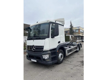 Camion cu cârlig MERCEDES-BENZ Actros 2543
