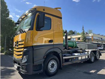 Camion cu cârlig MERCEDES-BENZ Actros 2645