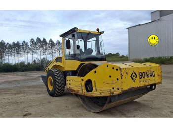 Cilindru compactor mixt BOMAG