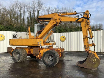 Excavator pe roţi