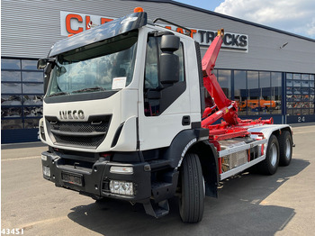 Camion cu cârlig IVECO