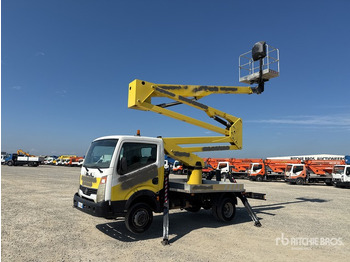 Camion cu nacela NISSAN