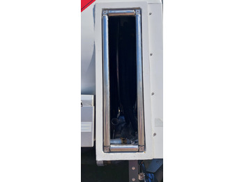 Camion cisternă MERCEDES Antos: Foto 3