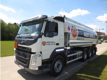 Camion cisternă VOLVO FM