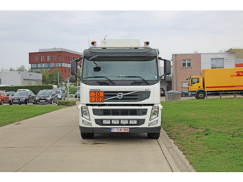 Camion cisternă Volvo FM: Foto 3