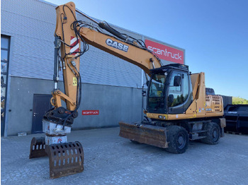Excavator pe roţi CASE