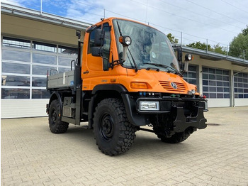 Maşina comunala UNIMOG U300