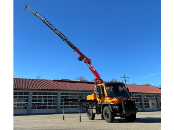 Maşina comunala UNIMOG U400