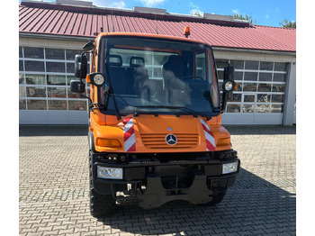 Camion basculantă UNIMOG