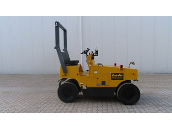 Compactor cu pneuri SAKAI
