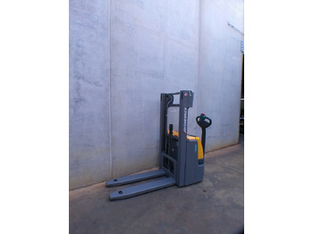 Transpalet la mare înălţime Jungheinrich EJC 110 250 ZZ: Foto 2 Transpalet la mare înălţime Jungheinrich EJC 110 250 ZZ: Foto 2