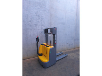 Transpalet la mare înălţime Jungheinrich EJC 110 250 ZZ: Foto 3 Transpalet la mare înălţime Jungheinrich EJC 110 250 ZZ: Foto 3