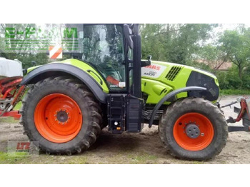 Tractor agricol CLAAS Axion 830