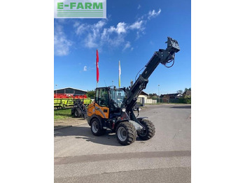 Stivuitor telescopic GIANT