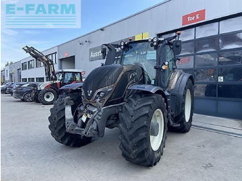 Tractor agricol VALTRA T214