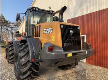 Încărcător frontal pe pneuri Case 721G: Foto 3