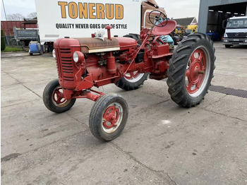 Tractor agricol