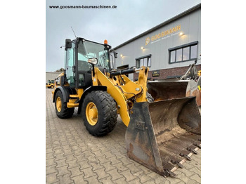 Încărcător frontal pe pneuri CATERPILLAR