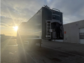 Semiremorcă cu podea culisantă KNAPEN