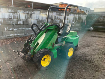 Încărcător frontal pe pneuri AVANT