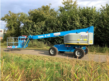 Autopropulsată platformă GENIE S45