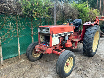Tractor agricol INTERNATIONAL