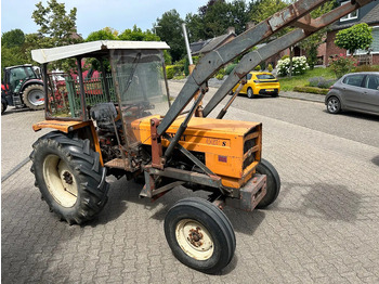 Tractor agricol RENAULT