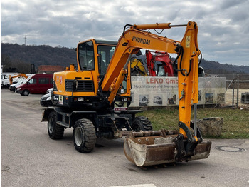 Excavator pe roţi HYUNDAI