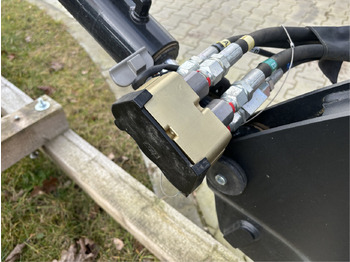 Încarcator frontal pentru tractor Alö Frontlader G5L Valtra: Foto 2