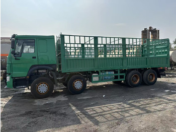 Camion platformă SINOTRUK HOWO