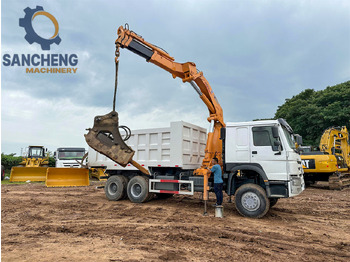 Camion cu macara SINOTRUK HOWO