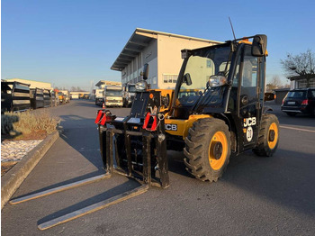 Stivuitor telescopic JCB