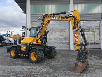 Excavator pe roţi JCB