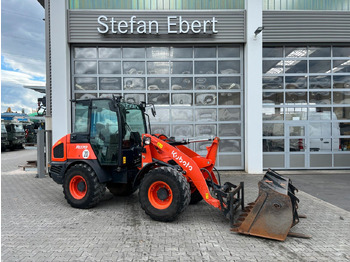 Încărcător frontal pe pneuri KUBOTA R070