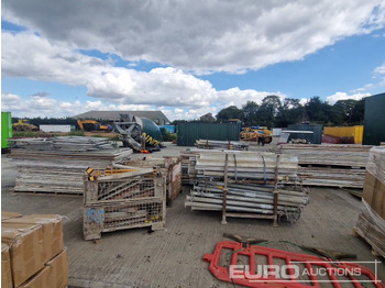 Echipamente de constructii Steel Mesh Panels (5 Pallets of & 1 Stillage of), Acro Props (5 Stillages of), Kwikstage Polls (2 Stillages of), Stillge of Fittings: Foto 5