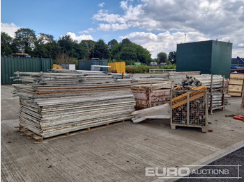 Echipamente de constructii Steel Mesh Panels (5 Pallets of & 1 Stillage of), Acro Props (5 Stillages of), Kwikstage Polls (2 Stillages of), Stillge of Fittings: Foto 4